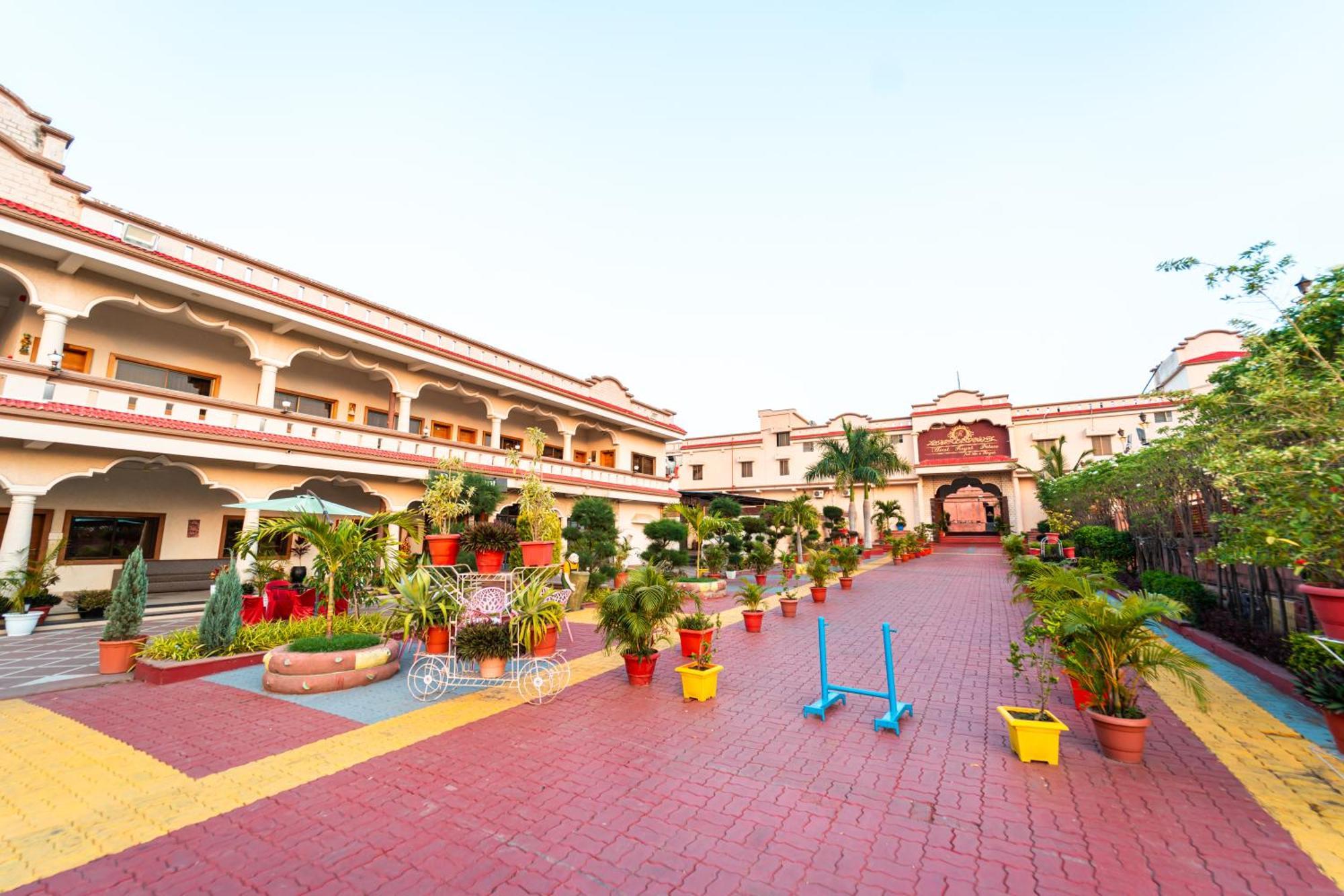 Hotel Royal Palace Sagar  Exterior photo